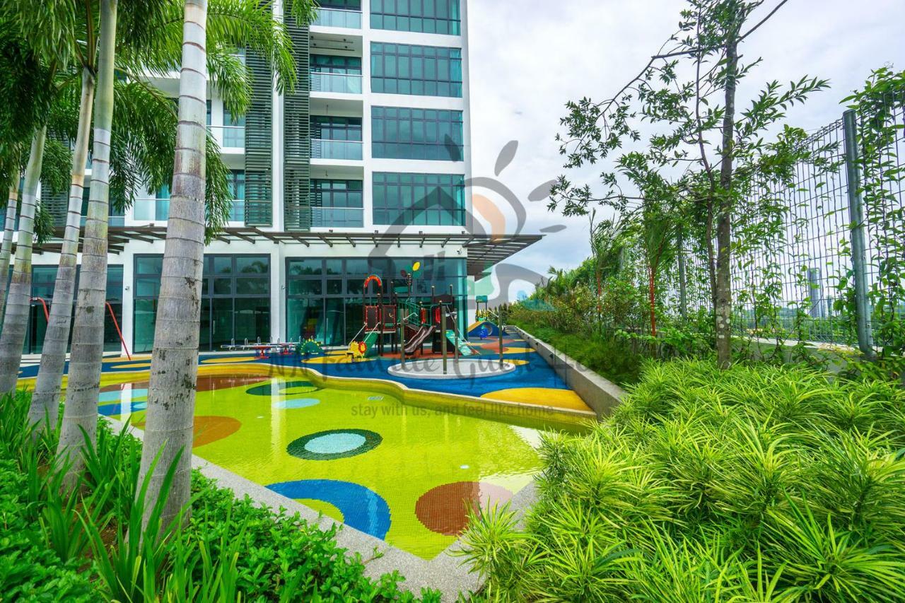 Nn Famille Guest House Pasir Gudang Exterior foto